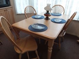 Dining room table with extra leaf, 4 chairs