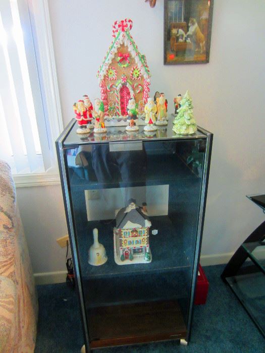 Audio cabinet with Christmas figures
