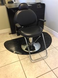 Barber Chair/Pad - LIKE NEW