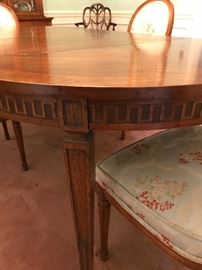 Close-up for Drexel dining table side and leg