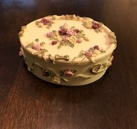 Dezine decorative box