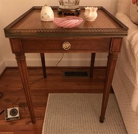 Vintage Federal style end table