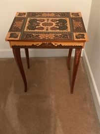 Capri Music box table