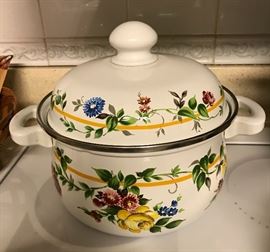 WienerEmail covered pot