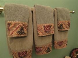 Very Nice Linen Assortment!