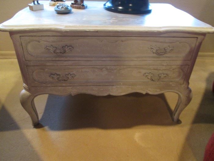 French Provincial Accent Table in Antiqued Finish