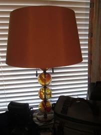 Wonderful MCM-Style Table Lamp