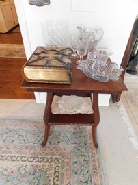 Vintage parlor table. Antique pressed glass.