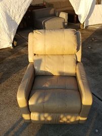 Colton Leather Power Recliner; Keep it casual. This recliner is pretty cool in design and style with a relaxed silhouette that boasts subtly curved lines, embellished stitching and ultra-comfortable cushioning and power motion reclining that makes for effortless relaxing.
Customize your comfort with numerous positions
No need to physically push to close
Easy to operate
Cushion support system combines sinuous springs and webbing with 1.8-2.0 density foam
Foam-wrapped frame
Max weight capacity: 350lbs
Enjoy a smooth transition from the upright to laid-back position with little effort
Sold AS IS; 33"W x 40"D x 40"H; $240; ref #: 904