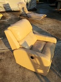 Colton Leather Power Recliner; Keep it casual. This recliner is pretty cool in design and style with a relaxed silhouette that boasts subtly curved lines, embellished stitching and ultra-comfortable cushioning and power motion reclining that makes for effortless relaxing.
Customize your comfort with numerous positions
No need to physically push to close
Easy to operate
Cushion support system combines sinuous springs and webbing with 1.8-2.0 density foam
Foam-wrapped frame
Max weight capacity: 350lbs
Enjoy a smooth transition from the upright to laid-back position with little effort
Sold AS IS; 33"W x 40"D x 40"H; $240; ref #: 904