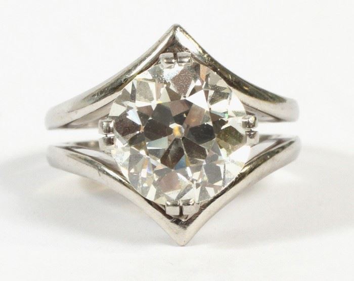 4.13 CT DIAMOND AND PLATINUM RING, WITH APPRAISAL
Lot # 1029  