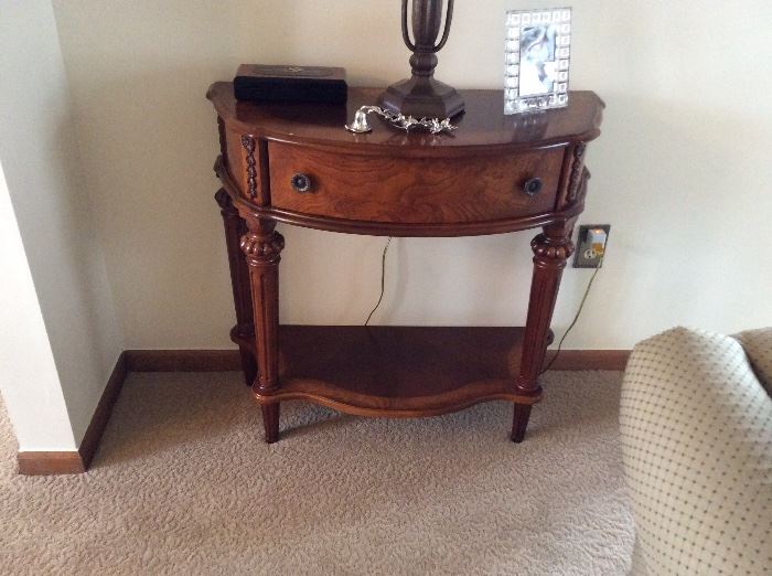 vintage Traditional solid wood foyer table