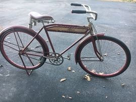 Vintage men's bicycle, badge says "Trail Blazer". Tank compartment says "Flyer". Possible old restoration, extra nice!