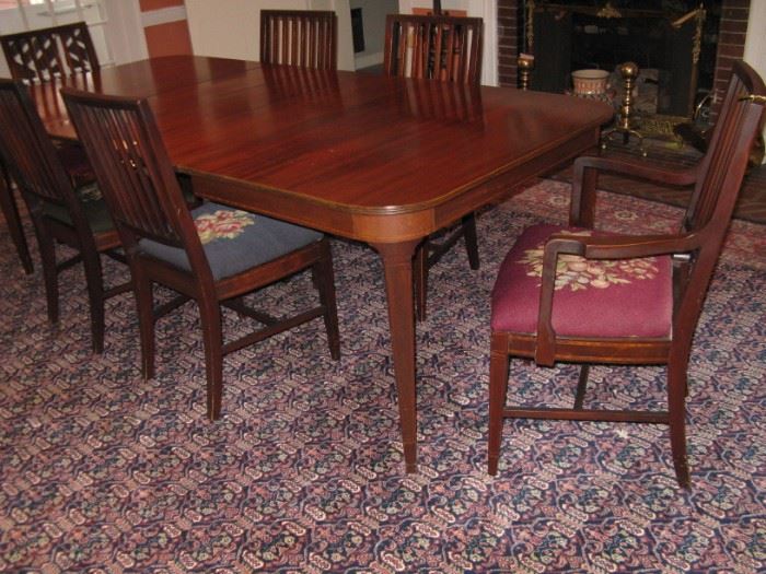 Early 20c Colonial Revival set of six mahogany dining chairs and extension dining table