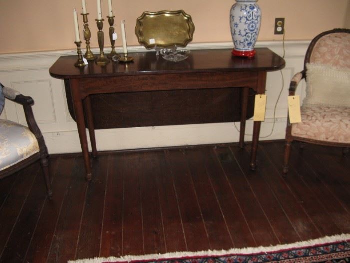       Early 19c Pennsylvania style single drop leaf table              
          with turned off-center style Queen Anne legs