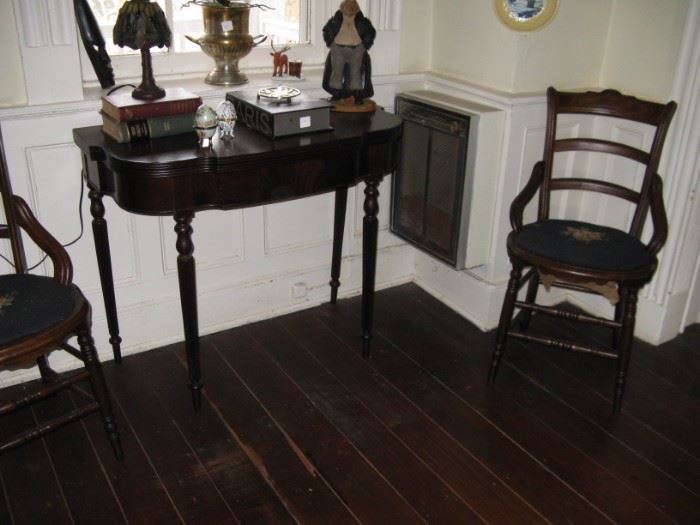           19c mahogany Sheraton style card table                              
                     with two Victorian side chairs
