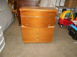 Mid Century Mod Chest of Drawers by Bassett Furnit ...