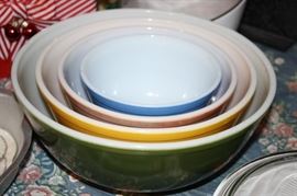 Pyrex Stacking Mixing Bowels