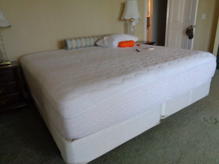 king bed/nice mattress