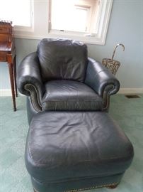 leather club chair w/ottoman