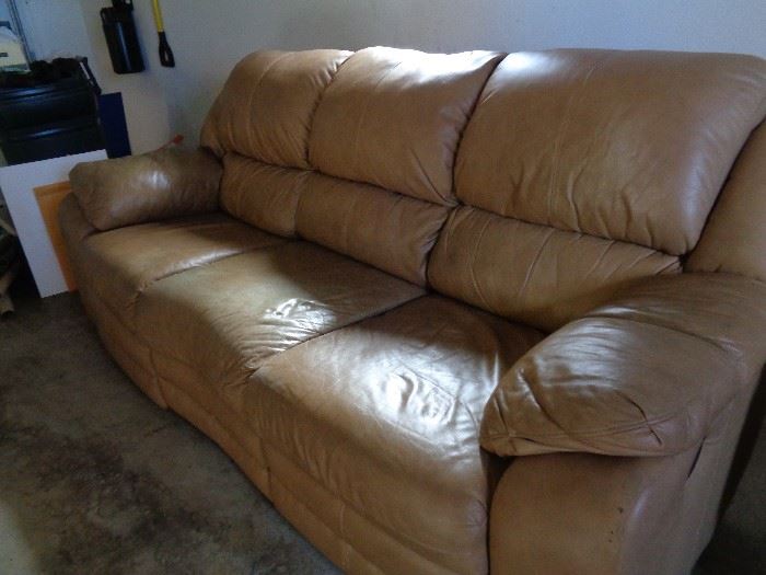leather sofa that reclines on both ends
