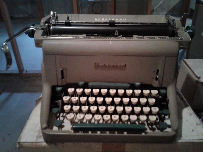 004 Underwood Typewriter
