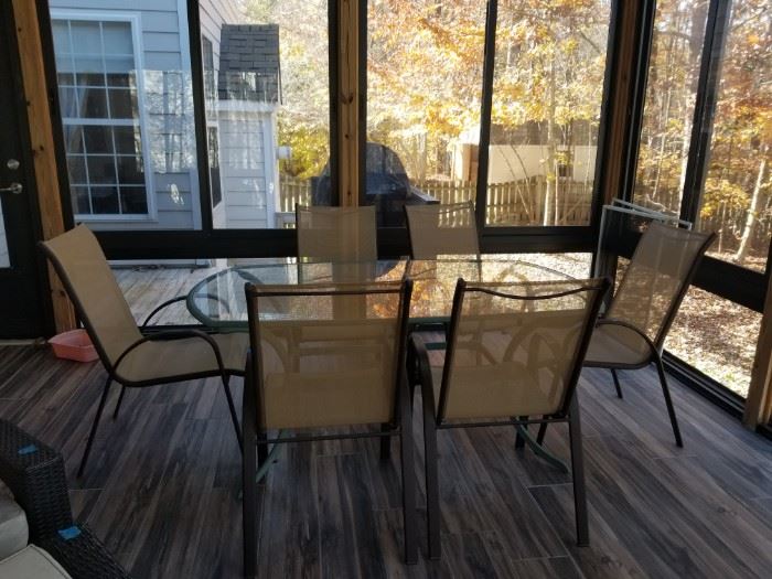 Great condition Outdoor Table and chairs!