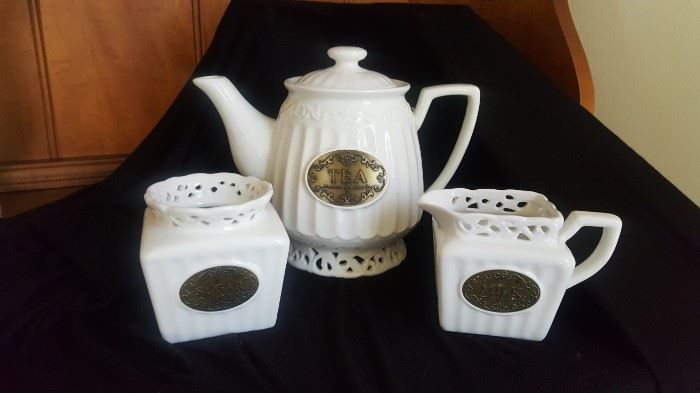 Porcelain tea seat