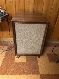 Vintage pair of Electro-Voice working speakers, sound great!