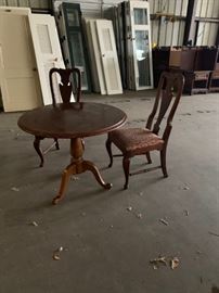 eola table and chairs