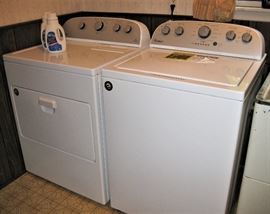 Like New Whirlpool Washer & Dryer (Gas or Electric)