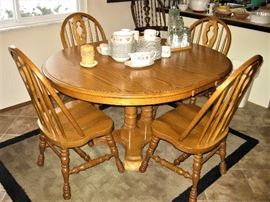 Oak Dining Room Table with 4 Chairs and Extra Leaf