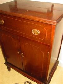 1940's cabinet with one drawer, mahogany