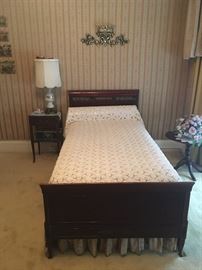 Many bedroom sets 