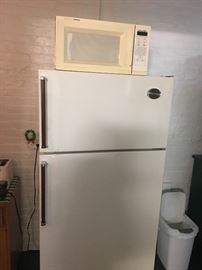 Refrigerator, clean and works 