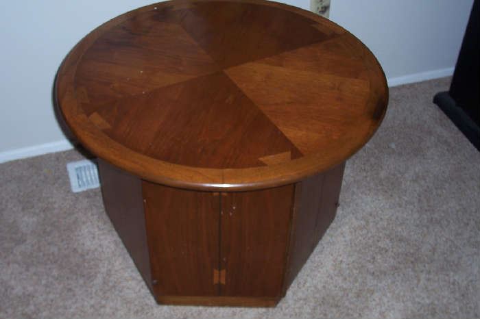 Round end table- matches rectangle end table