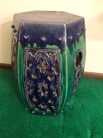 I love this ceramic glazed plant stand...