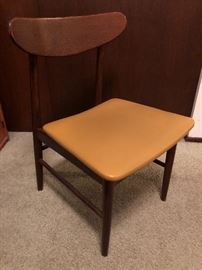 GORGEOUS Desk chair....