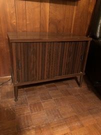 Cute lil' Radio Cabinet 