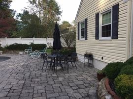 Cast aluminum table & chairs