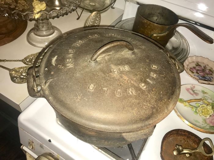 Griswold  No. 9 Dutch Oven