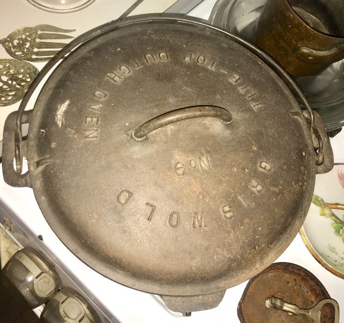 Griswold No. 9 Dutch Oven