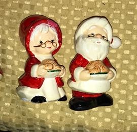 Vintage Santa & Mrs Claus salt & peppers 