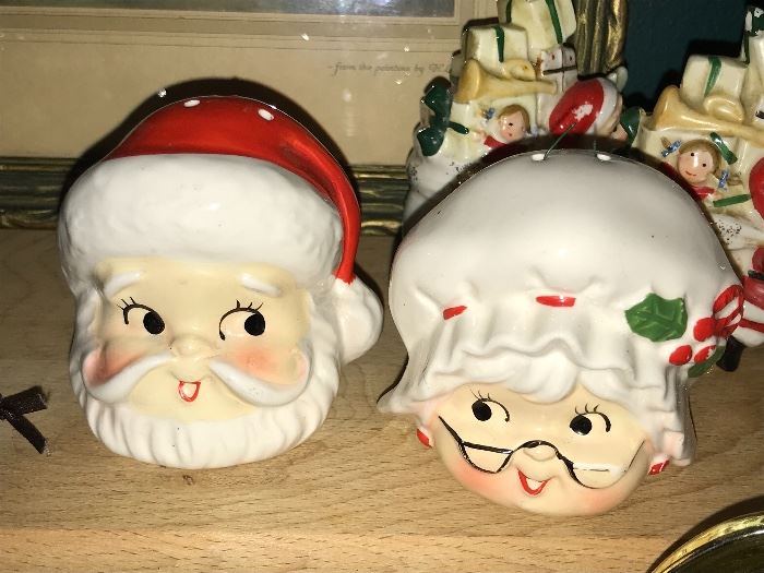 Vintage Santa & Mrs Claus salt & pepper  