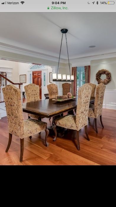  Great table and chairs 