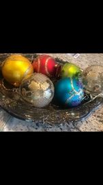 More Christmas decorations avail