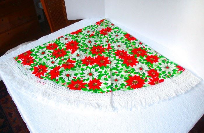 1960s Christmas Round Tablecloth
