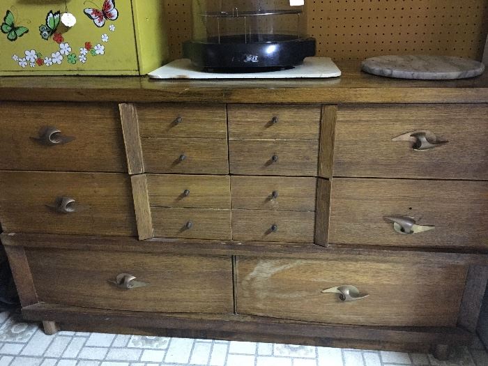 Mid Century Modern Chest of Dtawers