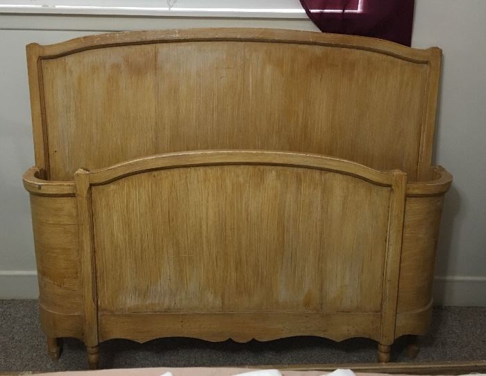 Sweet Full Size Glazed Headboard & Footboard with Matching Wooden Rails