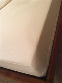 King size Tempurpedic memory foam mattress with split box spring (good condition)